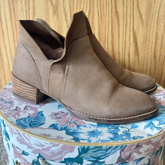 Tan Leather Ankle Booties - Picture 1 of 9